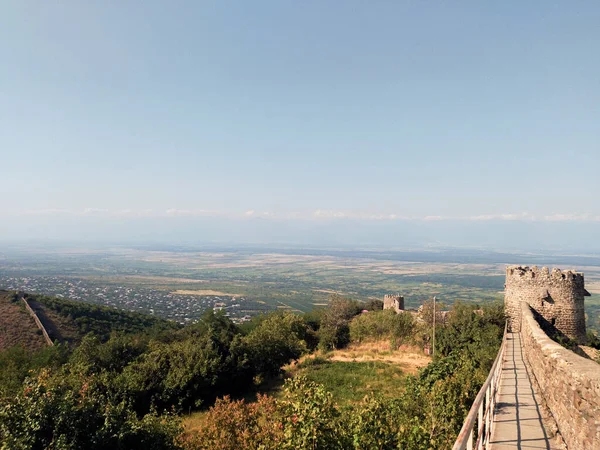  Geçtiğimiz yüzyıllarda şehri koruyan Sighnaghi 'nin tarihi kapısı.