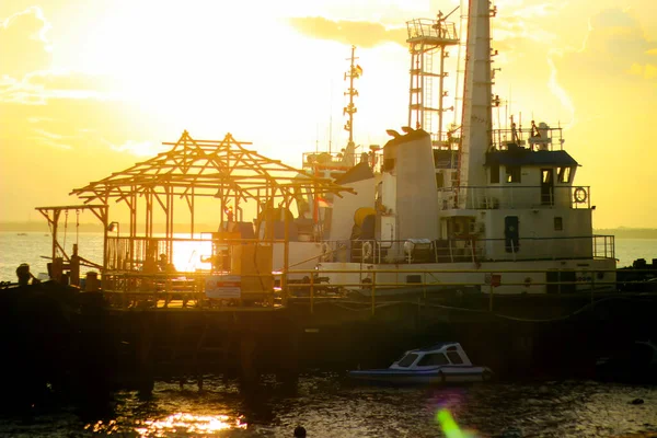 Нафтова Вишка Заході Сонця Порту Затоки Середземноморського Моря Півночі Острова — стокове фото