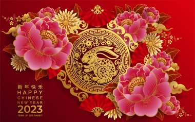 Mutlu Çin Yeni Yılı 2023. Tavşan Zodyak tabelası çiçek, fener, Asya elementleri altın rengi kağıt kesimi. Tercümesi: mutlu yıllar.)