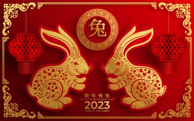 Mutlu Çin Yeni Yılı 2023. Tavşan Zodyak tabelası çiçek, fener, Asya elementleri altın rengi kağıt kesimi. Tercümesi: mutlu yıllar.)