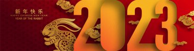 Mutlu Çin Yeni Yılı 2023. Tavşan Zodyak tabelası çiçek, fener, Asya elementleri altın rengi kağıt kesimi. Tercümesi: mutlu yıllar.)
