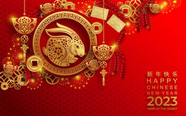 Mutlu Çin Yeni Yılı 2023. Tavşan Zodyak tabelası çiçek, fener, Asya elementleri altın rengi kağıt kesimi. Tercümesi: mutlu yıllar.)