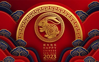 Mutlu Çin Yeni Yılı 2023. Tavşan Zodyak tabelası çiçek, fener, Asya elementleri altın rengi kağıt kesimi. Tercümesi: mutlu yıllar.)