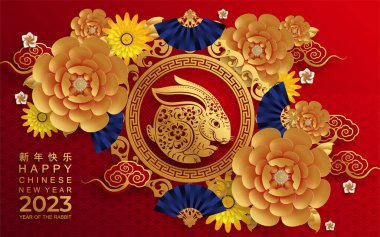 Mutlu Çin Yeni Yılı 2023. Tavşan Zodyak tabelası çiçek, fener, Asya elementleri altın rengi kağıt kesimi. Tercümesi: mutlu yıllar.)