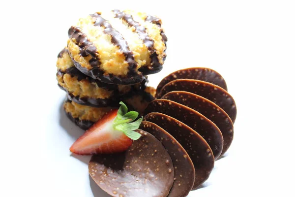 Schokoladenpfannkuchen Mit Erdbeeren Und Minze — Stockfoto