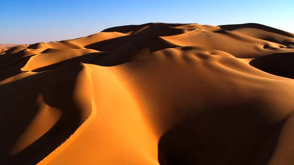 Dunas Areia Deserto Contra Céu Azul — Fotografia de Stock