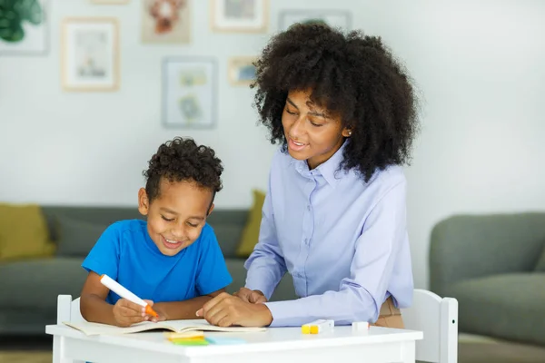 Female Infant School Teacher Working One One Young Schoolboy Sitting — Stock Photo, Image