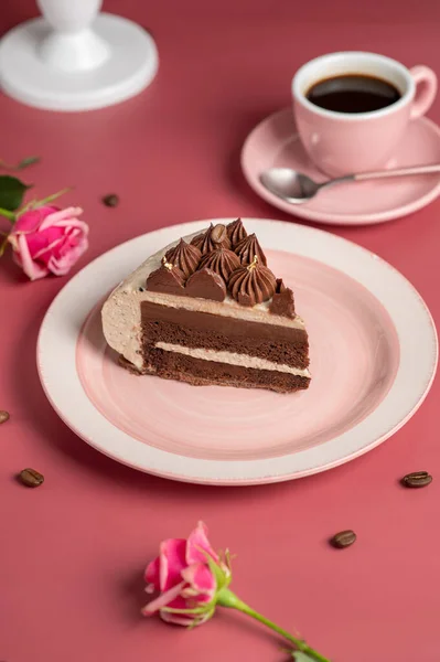 Ciasto Musujące Ciemnej Czekolady Słodki Deser Różowym Tle Ciasto Pokryte — Zdjęcie stockowe