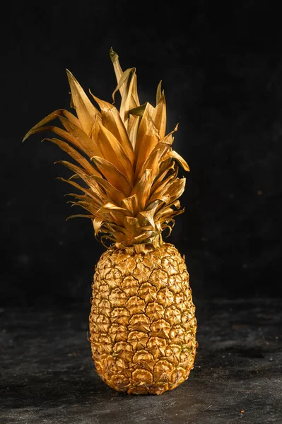 Gold Pineapple Black Background — Stock Photo, Image