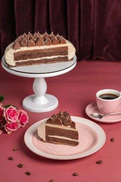 Ciasto Musujące Ciemnej Czekolady Słodki Deser Różowym Tle Ciasto Pokryte — Zdjęcie stockowe