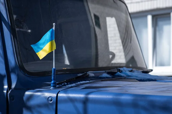 Вантажівка Прапором України — стокове фото