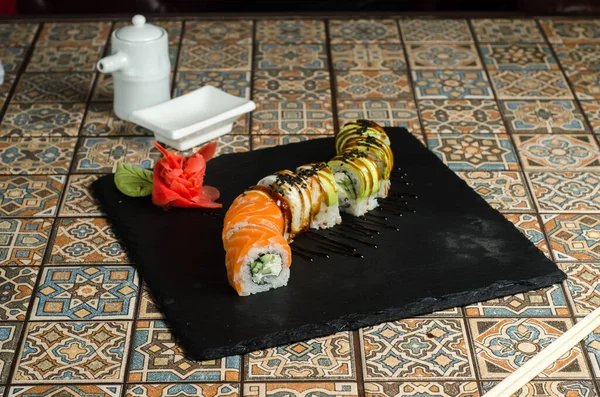 Sushi Roll Czerwony Dragon Tablicy Czarny Łupek Menu Restauracji — Zdjęcie stockowe