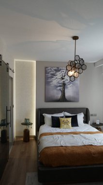 Modern yatak odası ve ışıklandırma.