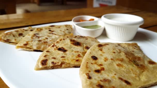 Famoso Fast Food Indiano Aloo Paratha Pane Piatto Ripieno Patate — Video Stock