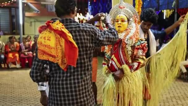 Udupi Índia Março 2020 Artista Performático Preparando Com Trajes Ornamentos — Vídeo de Stock