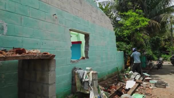 Davanagere Indie Září 2022 Stavební Dělníci Demolují Starý Rodinný Dům — Stock video
