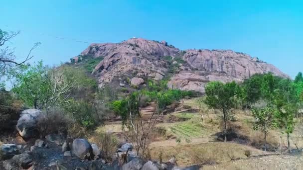 Una Vista Aérea Montaña Roca Grande Natural Las Paredes Escaleras — Vídeos de Stock