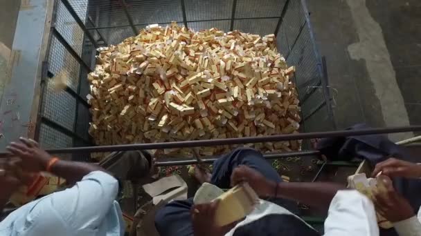 Bangalore Indie Kwiecień 2016 Dokładny Obraz Pracowników Produkujących Pudełka Mydlane — Wideo stockowe