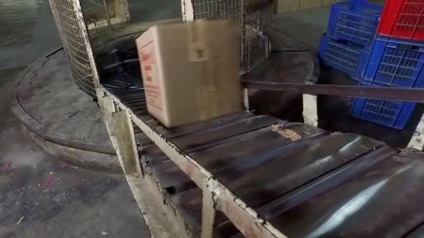 Bangalore India April 2016 Στενή Θέα Συσκευασμένων Σαπιονοκιβωτίων Που Κυλούν — Αρχείο Βίντεο
