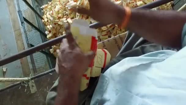 Bangalore Índia Abril 2016 Mãos Fazendo Caixas Sabão Continuamente Rapidamente — Vídeo de Stock