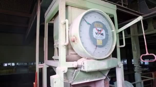 2016年4月5日インド バンガロール 石鹸製造装置 石鹸製造装置の自動計量機 — ストック動画