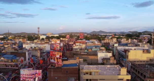 Chitradurga Índia Setembro 2022 Panorâmica Aérea Enorme Multidão Estrada Meio — Vídeo de Stock