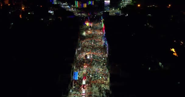 Ponto Vista Aéreo Noite Multidão Enorme Road Decor Lights Festival — Vídeo de Stock