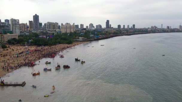 Letecký Široký Pohled Obrovský Dav Lidí Pláži Mumbai Během Ganesh — Stock video