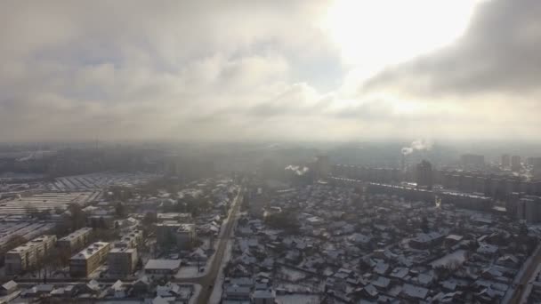 Aerial drone kilátás külvárosi város, tél — Stock videók