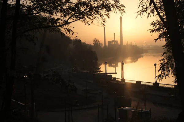Вид Красивый Восход Солнца Над Трубами Электростанции Теплоэлектростанция Дым Труб — стоковое фото