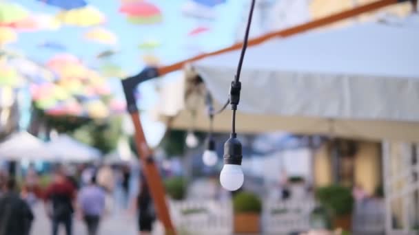 Лампочки на улице в городе — стоковое видео