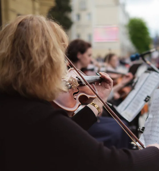 Woman Street Musician Playing Violin Classical Music — Foto Stock