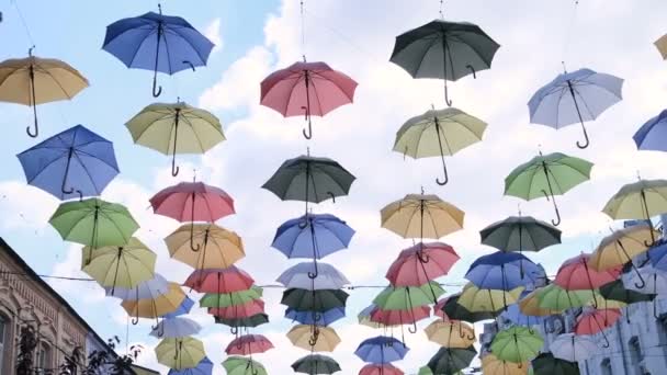 Colorful umbrellas. Colorful umbrellas in the sky. Street decoration. — Stock Video