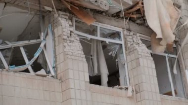 Ukrayna 'nın Zhytomyr kentindeki bir okul, Rus balistik füzesinin isabet etmesi sonrasında yıkıldı. Rus saldırganlık kavramı