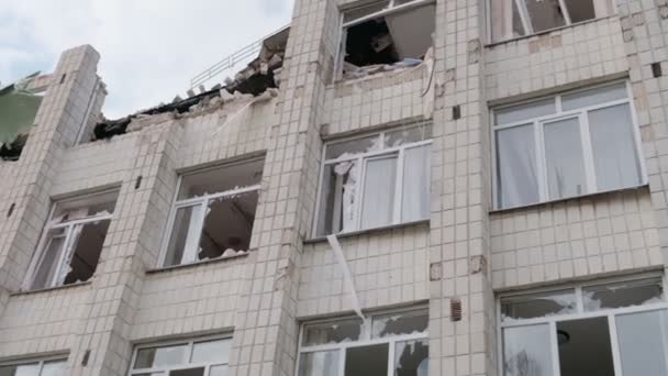 ロシアの弾道ミサイルが命中した後 ウクライナのジトミル市の学校が破壊された ロシアの侵略概念 — ストック動画