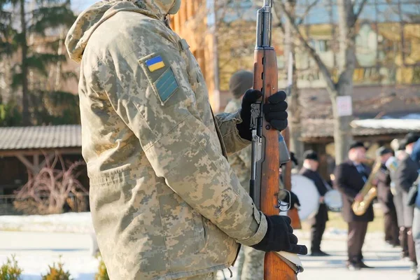 Soldados Ucranianos Com Armas Durante Desfile — Fotografia de Stock