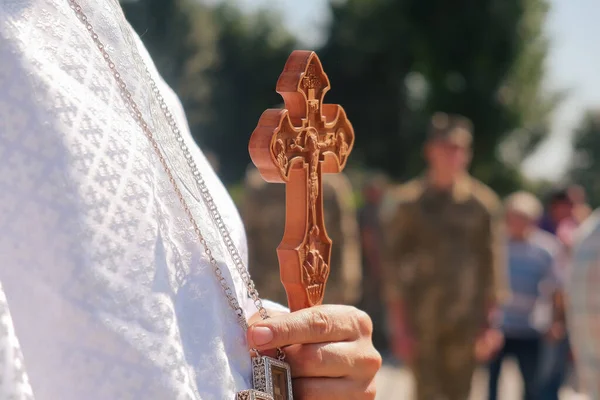 Christian Priest Blessing Cross Funeral Last Farewell Person — Fotografia de Stock