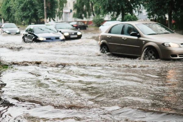 Voitures Dans Rue Inondées Pluie — Photo