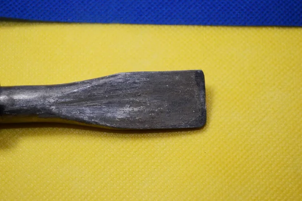 Beton ve taş işleri için kürek.