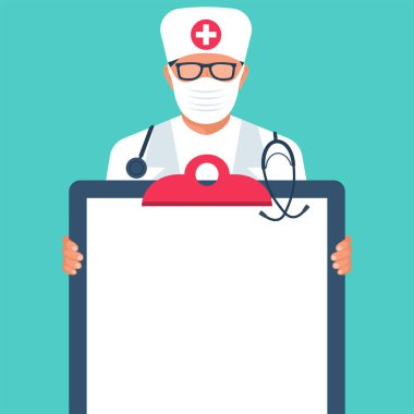 Doktor boş tahtayı elinde tutuyor. Yüzünde koruyucu bir tıbbi maske olan doktor..