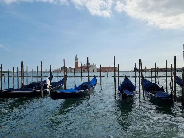 Venedik, İtalya, gondollar, kanal manzarası.  