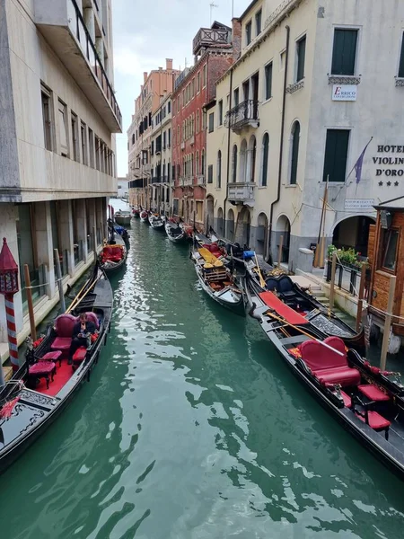 Venedik, İtalya, gondollar, kanal manzarası.  