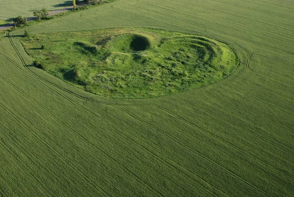  Ukrayna, Pavlograd, antik bir tapınağın kalıntılarının üst görüntüsü.