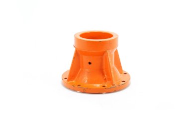 Saman balyası yedek parça bez dişli flanş, beyaz arka planda izole ön manzara