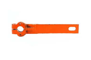 Saman balyası yedek parça çift dişli kol, beyaz arka planda izole ön görüş