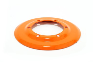 Saman balyası yedek parça çift dişli koruma altı delik, perspektif ön görünüm beyaz arkaplan izole