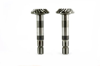 Saman balyası yedek parça spiral eğim dişli şaft seti, perspektif görünümü beyaz arkaplanda izole