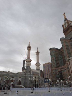 Mescid-i Haram, Mekke, Mescid-i Haram ve Mekke 'nin güzel manzarası, Mekke' nin Mekke bölgesinde, Mekke 'nin Kabe şehrini çevreleyen bir camidir..