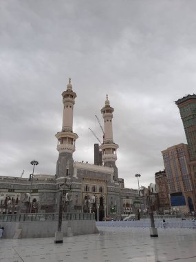 Mescid-i Haram, Mekke, Mescid-i Haram ve Mekke 'nin güzel manzarası, Mekke' nin Mekke bölgesinde, Mekke 'nin Kabe şehrini çevreleyen bir camidir..