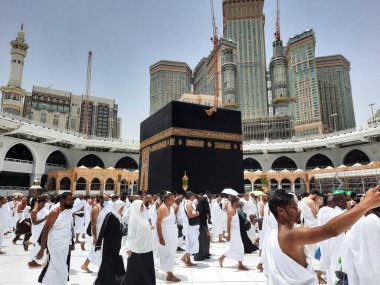 Mescid-i Haram, Mekke, Mescid-i Haram ve Mekke 'nin güzel manzarası, Mekke' nin Mekke bölgesinde, Mekke 'nin Kabe şehrini çevreleyen bir camidir..
